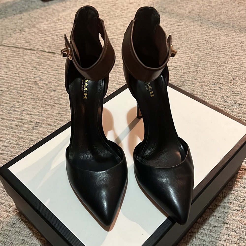 Coach two tone heels size 6 - Picture 2 of 7